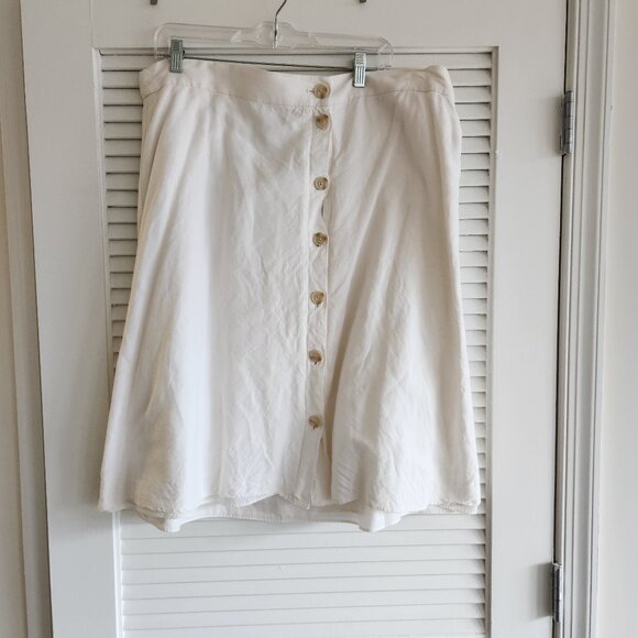 LOFT Plus Midi Button-Down Skirt in White - 18 - Picture 1 of 9